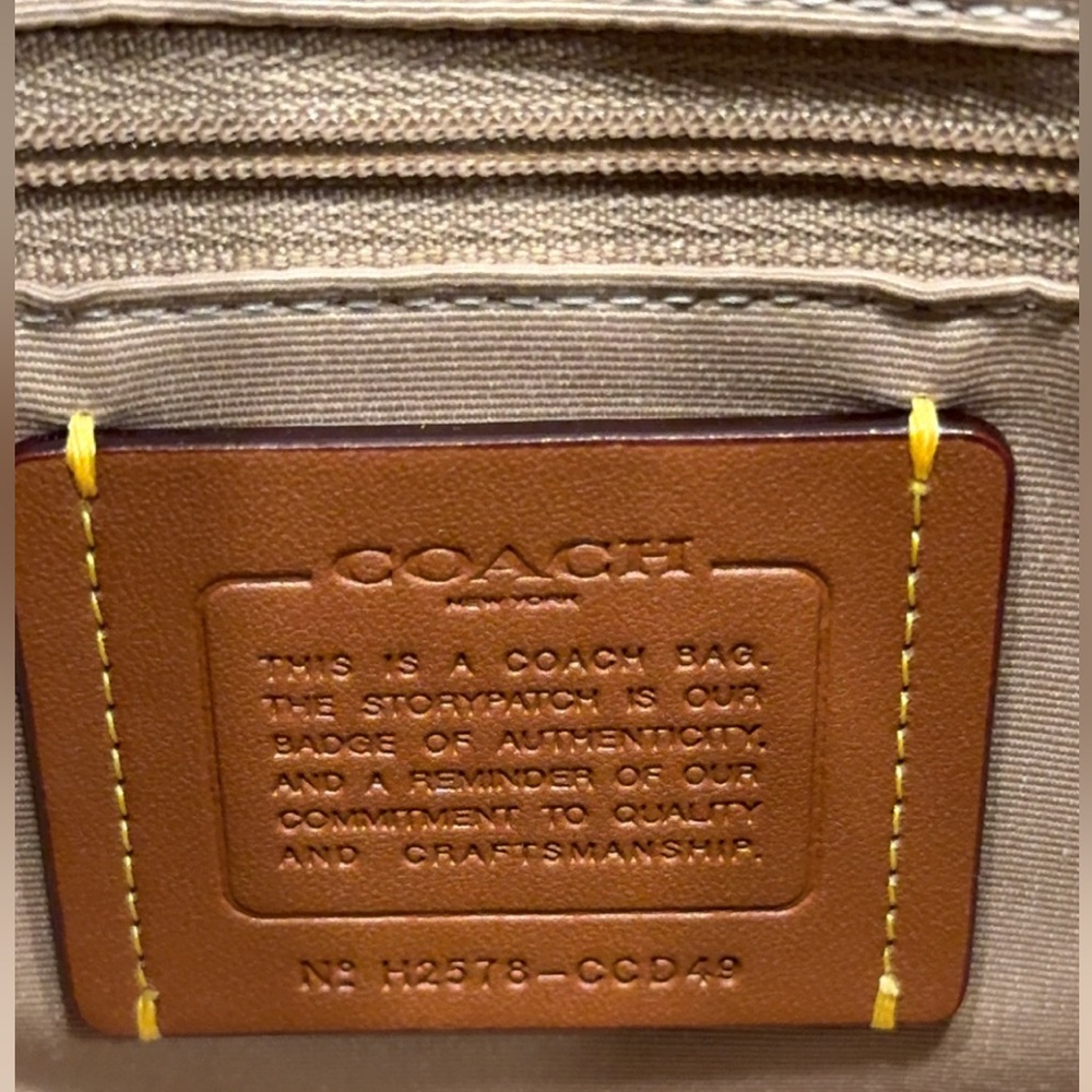 Station Tote Shoulder Bag in Signature leather - Picture 8 of 12